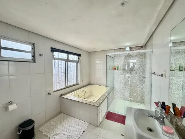 Imagem 3: Casa com 4 Dormitórios, Sendo 1 Suíte e Vaga de Garagem, em Flor de Nápolis, em São