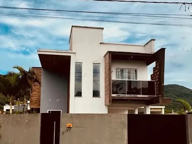 Imagem: Sobrado de Esquina com Piscina