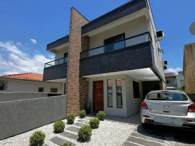 Imagem: Casa com Três Dormitórios (1 Suíte)