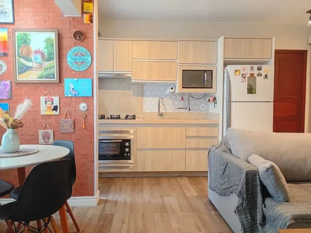 Imagem 3: Apartamento Aririu - 02 Dorm com Sacada Mobiliado