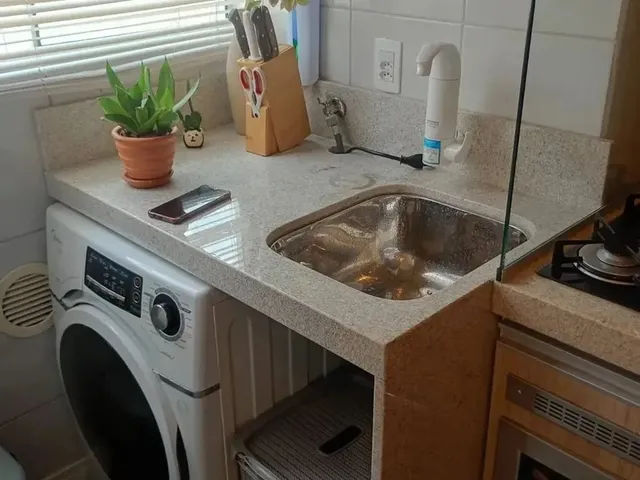 Imagem 2: Apartamento Aririu - 02 Dorm com Sacada Mobiliado