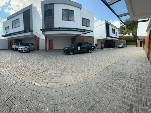 Imagem 2: Casa J.da Serra 3 Quartos.3 Suítes Uma Master com Closet Área Gourmet com Churrasqueira