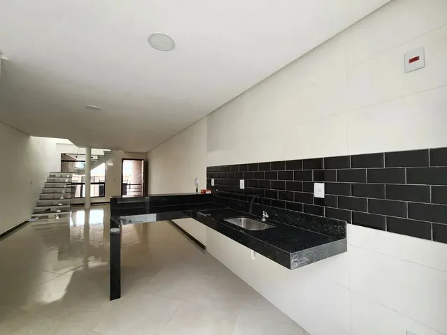 Imagem 2: Casa Duplex de 03 Quartos com Suíte no Aeroporto
