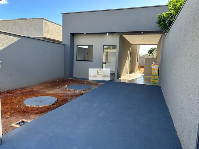 Imagem: A casa possui 2 Dormitórios, 1 Banheiro, 2 Vagas na garagem