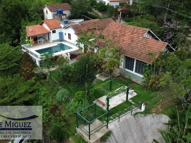 Imagem: A casa possui 5 Dormitórios, 1 Suíte, 5 Banheiros, 130m²