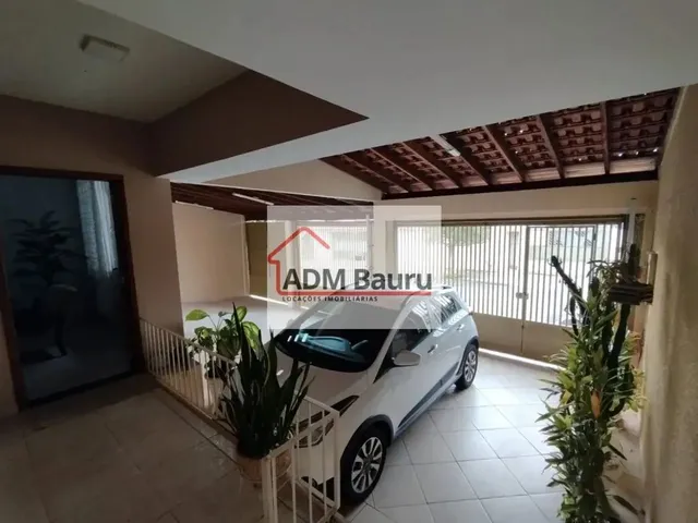Imagem: A casa possui 3 Dormitórios, 3 Banheiros, 3 Vagas na