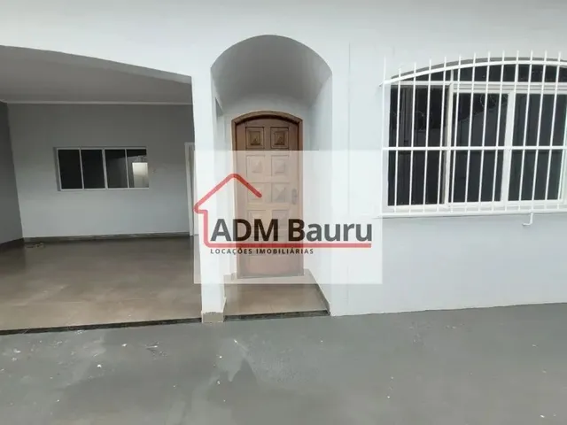 Imagem: A casa possui 3 Dormitórios, 1 Suíte, 3 Banheiros, 3