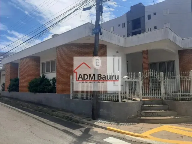 Imagem: A casa possui 2 Dormitórios, 1 Suíte, 3 Banheiros, 2