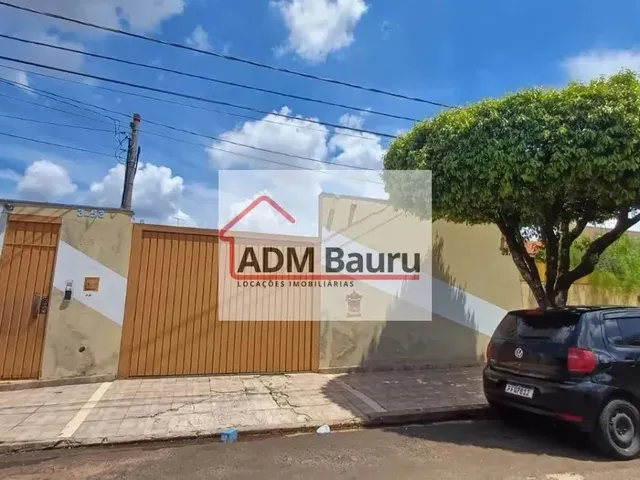 Imagem: A casa possui 3 Dormitórios, 3 Banheiros, 5 Vagas na