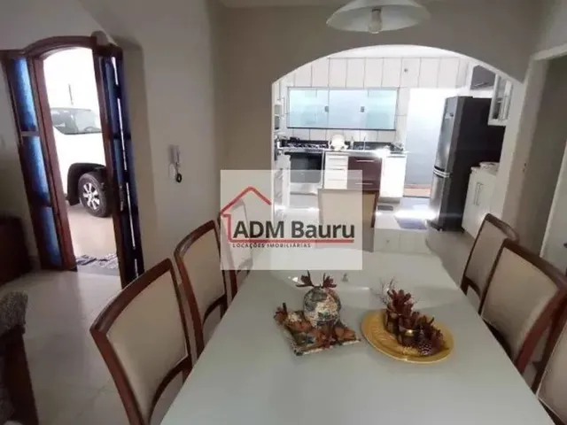 Imagem: A casa possui 4 Dormitórios, 1 Suíte, 4 Banheiros, 2