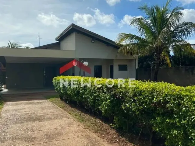Imagem: A casa possui 3 Dormitórios, 1 Suíte, 3 Banheiros, 3
