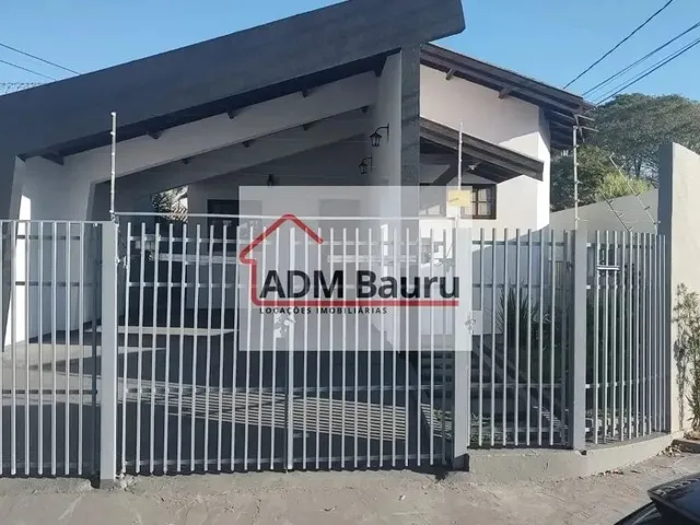 Imagem: A casa possui 3 Dormitórios, 3 Banheiros, 4 Vagas na