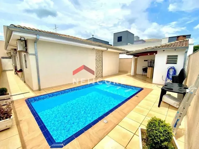 Imagem: A casa em condomínio possui 3 Dormitórios, 2 Suítes, 4
