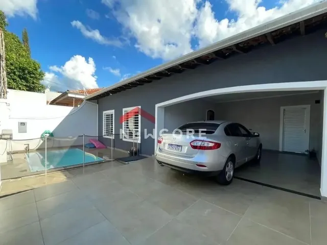 Imagem: A casa possui 3 Dormitórios, 2 Suítes, 5 Banheiros, 3