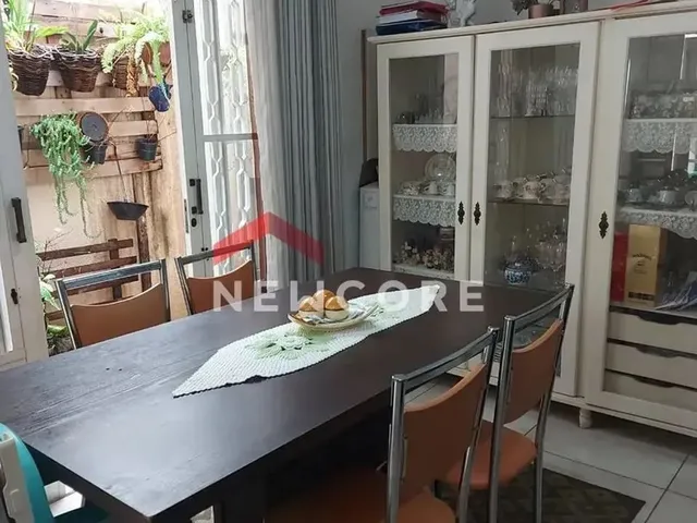 Imagem: A casa possui 3 Dormitórios, 1 Suíte, 2 Banheiros, 3