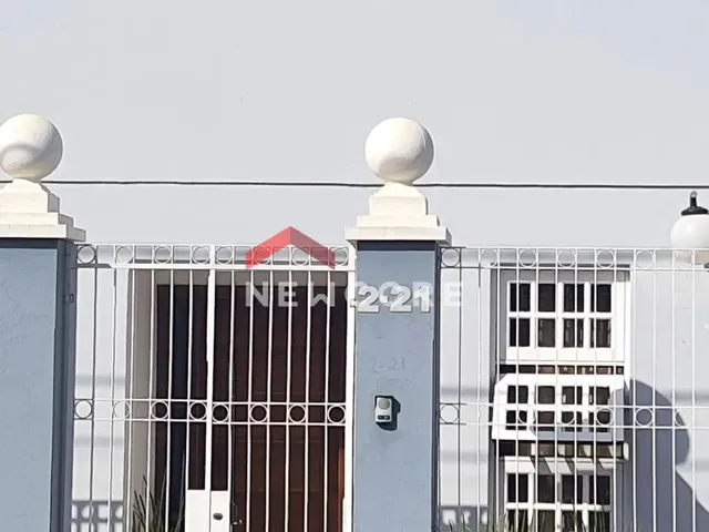 Imagem: A casa possui 5 Dormitórios, 2 Suítes, 2 Banheiros, 4