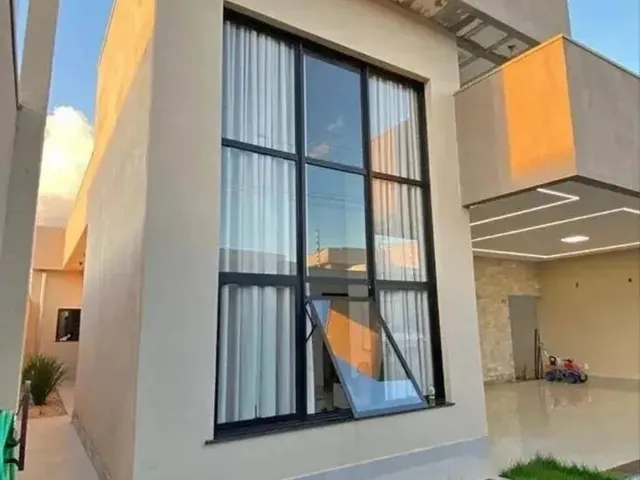 Imagem: A casa possui 3 Dormitórios, 3 Suítes, 1 Banheiro, 2