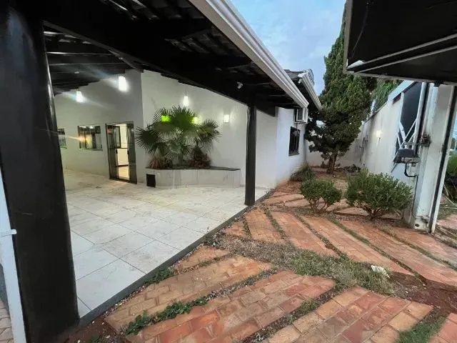 Imagem: Vendo Casa com Piscina e Suites no Bairro