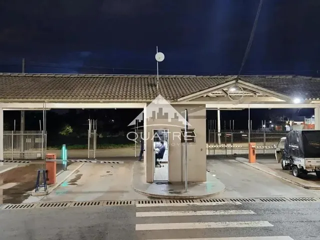 Imagem: A casa possui 3 Dormitórios, 1 Suíte, 2 Banheiros, 2