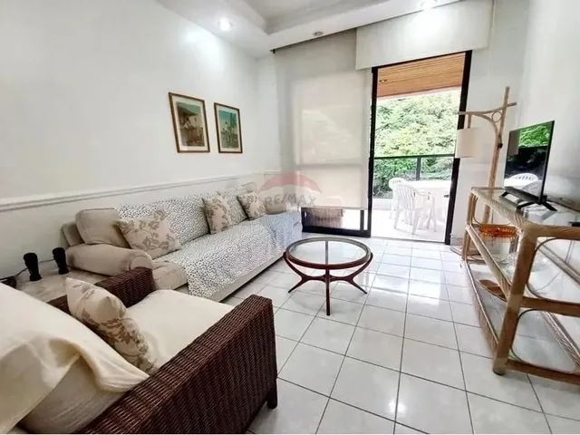 Imagem: O apartamento possui 2 Dormitórios, 1 Suíte, 1 Banheiro,
