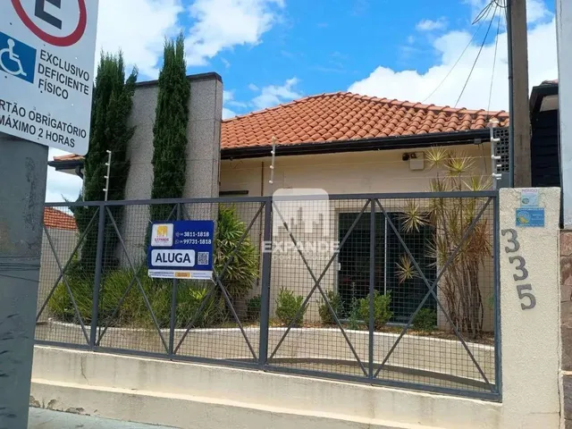 Imagem: O depósito possui 2 Vagas na garagem, 200m² de Área e