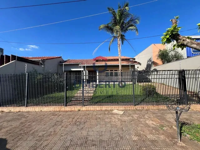 Imagem: O depósito possui 3 Dormitórios, 4 Vagas na garagem,