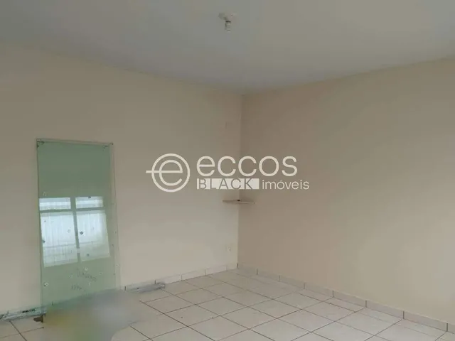 Imagem 7: Casa para Aluguel, 3 Quartos, Centro - Araguari/Mg
