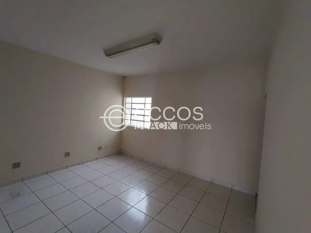Imagem 9: Casa para Aluguel, 3 Quartos, Centro - Araguari/Mg