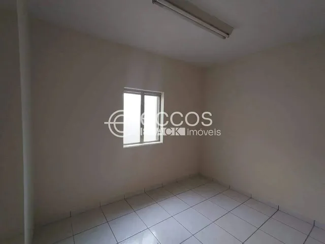 Imagem 16: Casa para Aluguel, 3 Quartos, Centro - Araguari/Mg