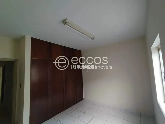 Imagem 3: Casa para Aluguel, 3 Quartos, Centro - Araguari/Mg