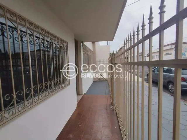 Imagem 8: Casa para Aluguel, 3 Quartos, Centro - Araguari/Mg