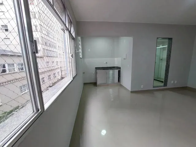 Imagem 2: Apto Centro, Frente, Amplo, Sol, Reformadíssimo, Rua 16 de Março, Próximo de Tudo