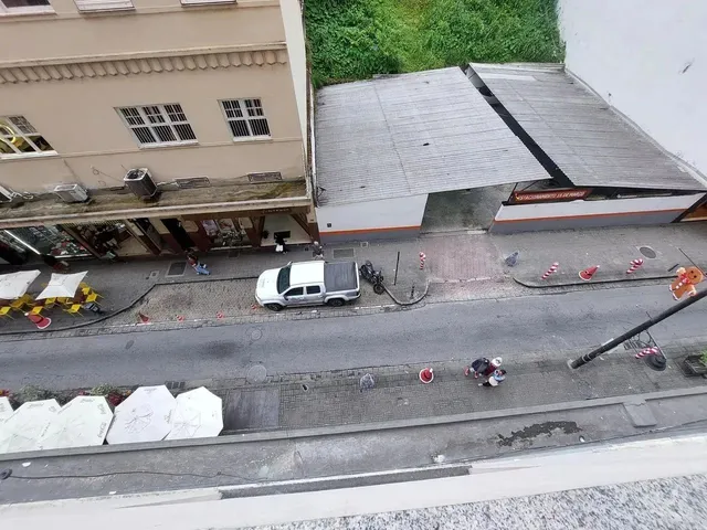 Imagem 2: Apto Centro, Frente, Amplo, Sol, Reformadíssimo, Rua 16 de Março, Excelente Preço
