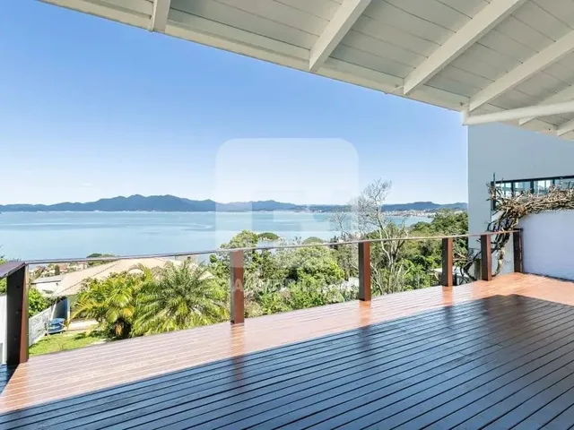 Imagem: Casa com Vista Privilegiada para a Baía