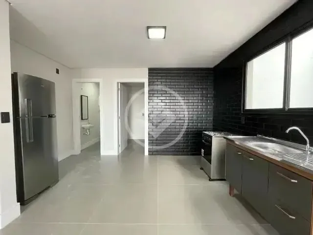 Imagem 4: Ldlcasa com 3 Suítes e Piscina Privativa - Centro de Florianópolis