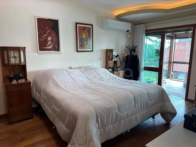 Imagem 2: Casa para Venda em Florianópolis, Agronômica, 4 Dormitórios, 1 Suíte, 5 Banheiros, 6