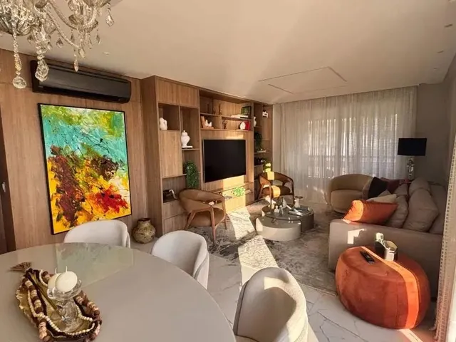 Imagem: O apartamento possui 3 Dormitórios, 1 Suíte, 4 Banheiros,