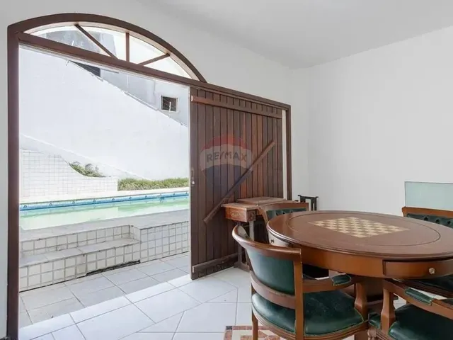 Imagem 3: Casa À Venda com 4 Dormitórios no Bairro Carvoeira - Florianópolis