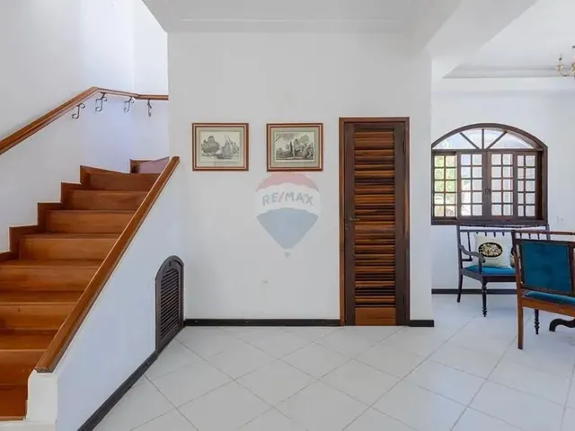 Imagem 2: Casa À Venda com 4 Dormitórios no Bairro Carvoeira - Florianópolis