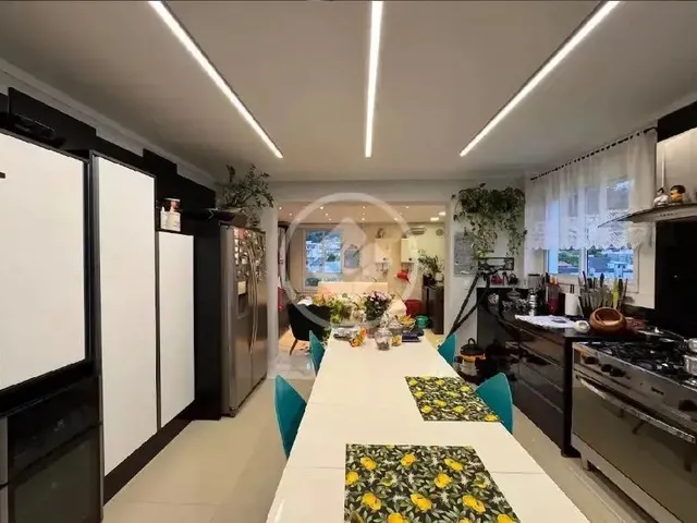 Imagem 3: Imóvel para Venda Possui 130 Metros Quadrados com 3 Quartos em Agronômica