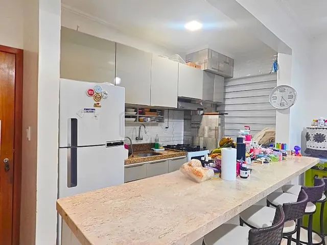Imagem: O apartamento possui 2 Dormitórios, 1 Banheiro, 1 Vaga na
