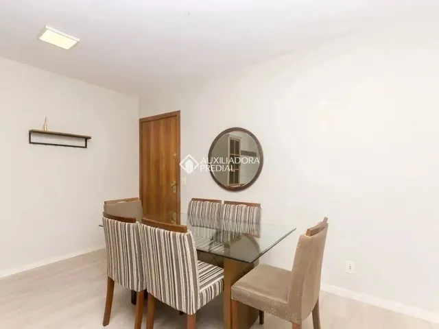 Imagem 9: Imóvel para Aluguel Possui 76 Metros Quadrados com 2 Quartos em Petrópolis - Porto