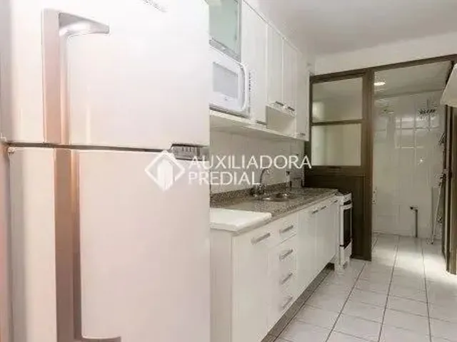 Imagem 7: Imóvel para Aluguel Possui 76 Metros Quadrados com 2 Quartos em Petrópolis - Porto