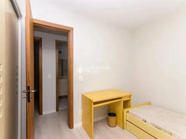 Imagem 4: Imóvel para Aluguel Possui 76 Metros Quadrados com 2 Quartos em Petrópolis - Porto