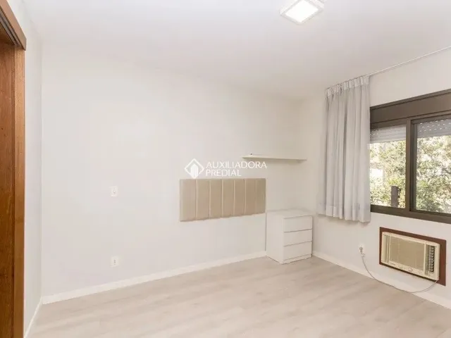 Imagem 3: Imóvel para Aluguel Possui 76 Metros Quadrados com 2 Quartos em Petrópolis - Porto