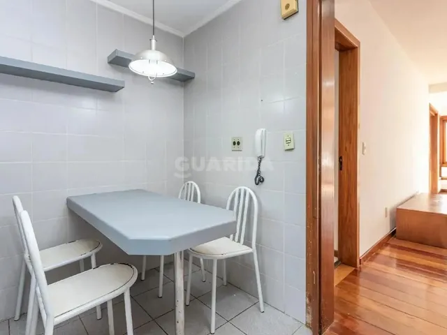 Imagem 12: Apartamento com 3 Dormitórios e 1 Vaga de Garagem, no Bairro Petrópolis
