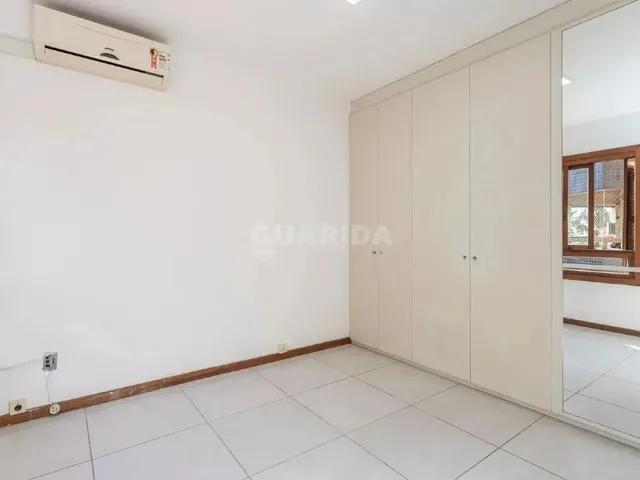Imagem 10: Apartamento com 3 Dormitórios e 1 Vaga de Garagem, no Bairro Petrópolis