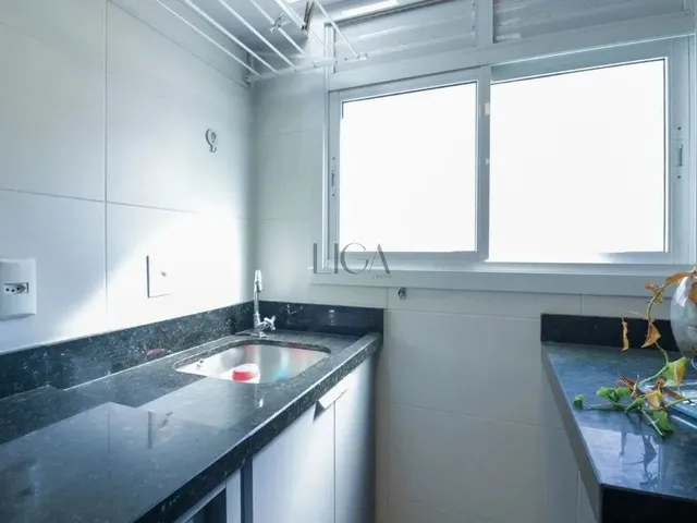 Imagem 2: Design, Conforto e Praticidade em Apartamento Mobiliado em Petrópolis