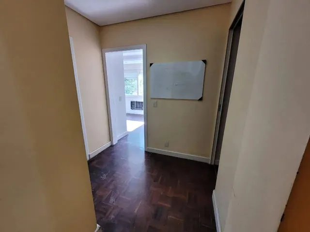 Imagem 11: Apartamento no Bairro Petrópolis com 3 Dormitórios Sendo 1 Suíte e 2 Vagas Separadas