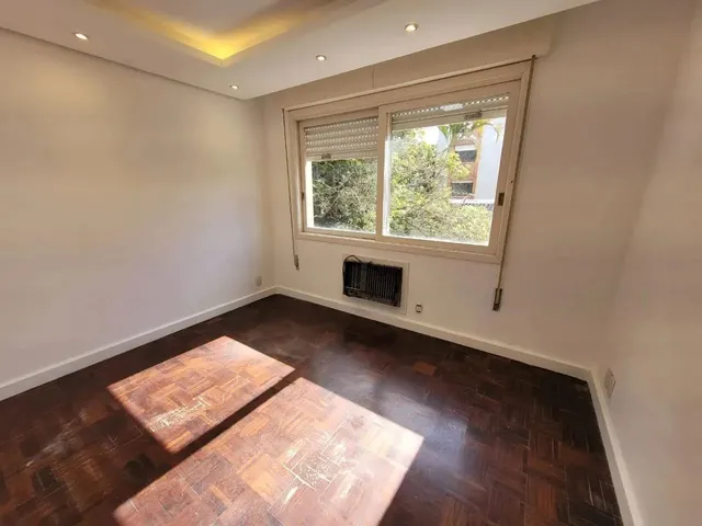 Imagem 3: Apartamento no Bairro Petrópolis com 3 Dormitórios Sendo 1 Suíte e 2 Vagas Separadas